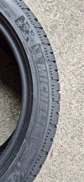 4 anvelope iarna Michelin,fata 245/40/18,spate 265/35/18.Pret/bucata