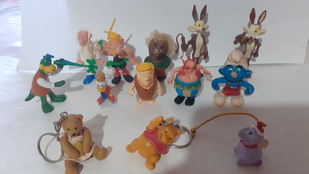 Играчки от шоколадови яйца и други