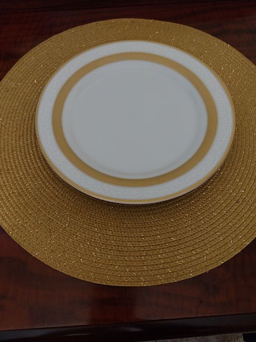 Порцеланов сервиз за хранене