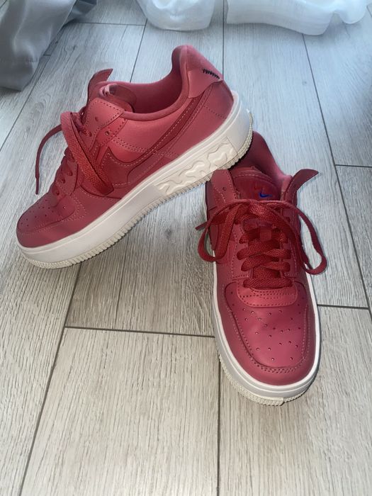 Обувки nike air force.