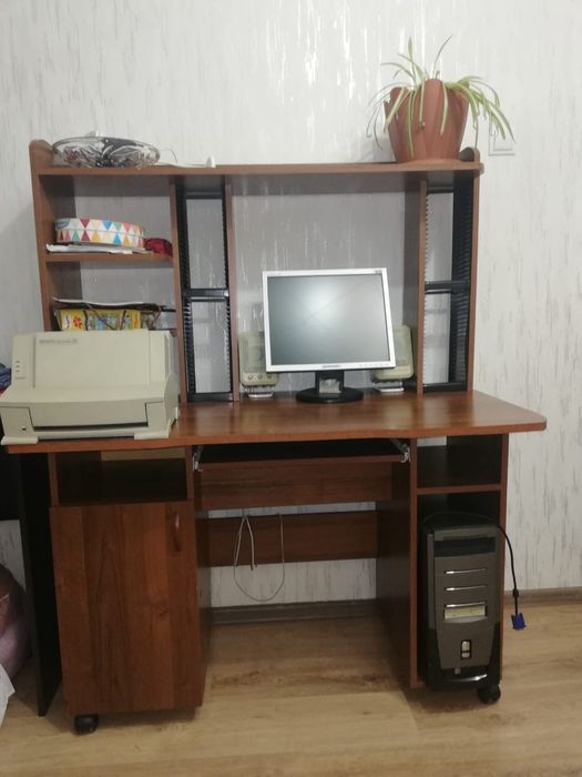 Компьютерный стол, стол для ученика