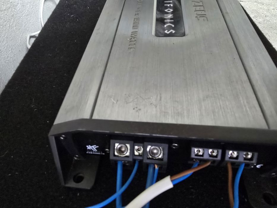 Vând subwoofer pasiv ground zero cu amplificator Hifonics