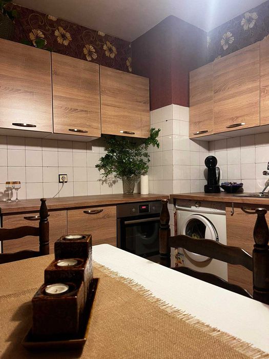 Продаваме  просторен , чудесен 3 стаен , София , Надежда 1 , до метро