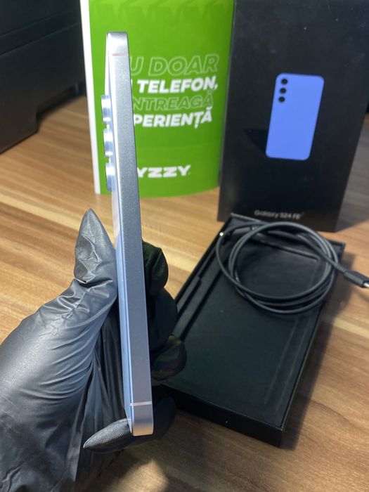 Samsung Galaxy s24 FE• 256 GB • Blue