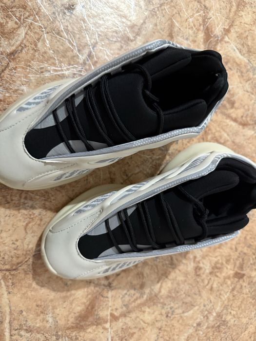Кроссовки Yeezy 700 V3 | Новые | 35 размер