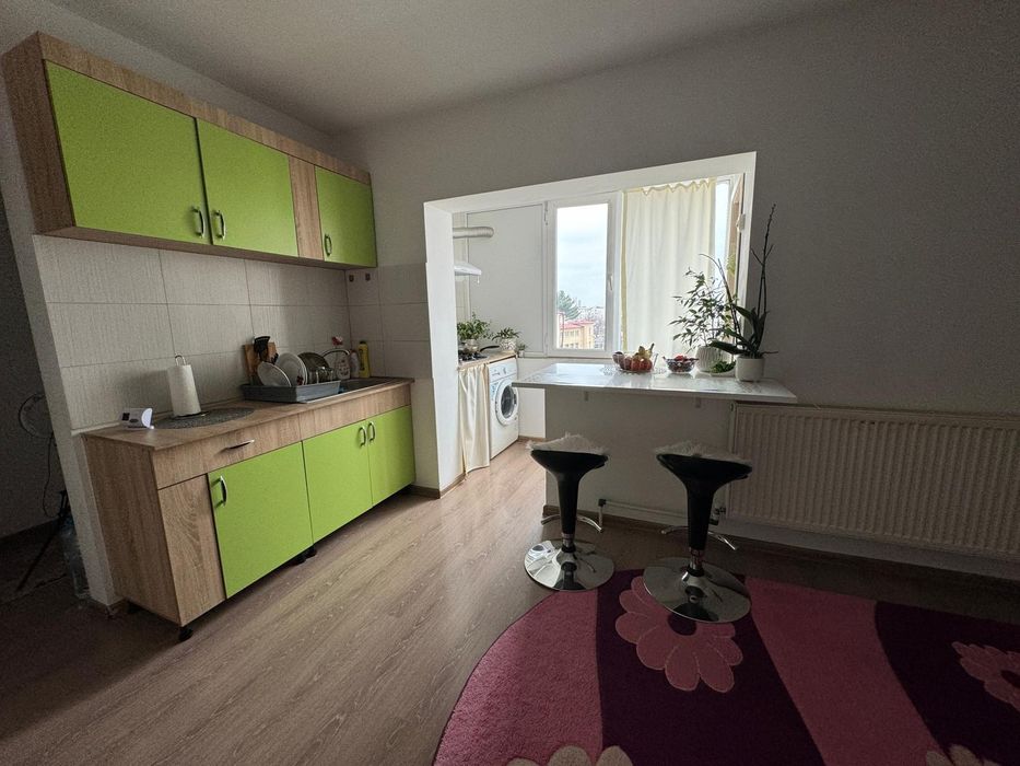 Închiriez apartament