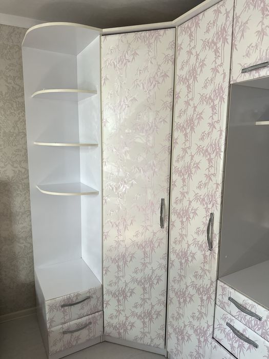 Продам шкаф в отличном состояние