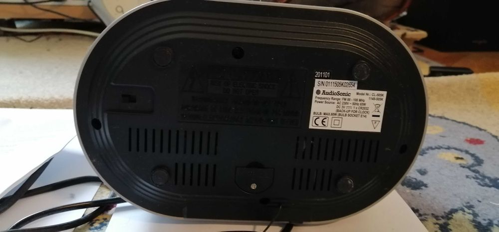 Lampa electronica cu ceas radio bec noua.OFERTA CRACIUN.