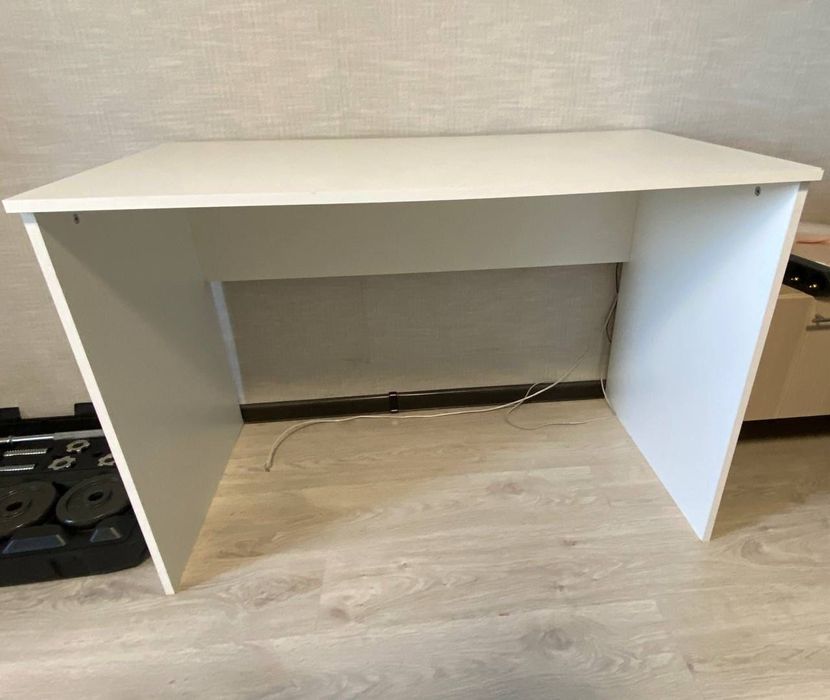 Продаю письменный стол