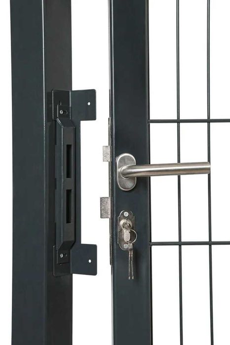 Масивни дворни врати