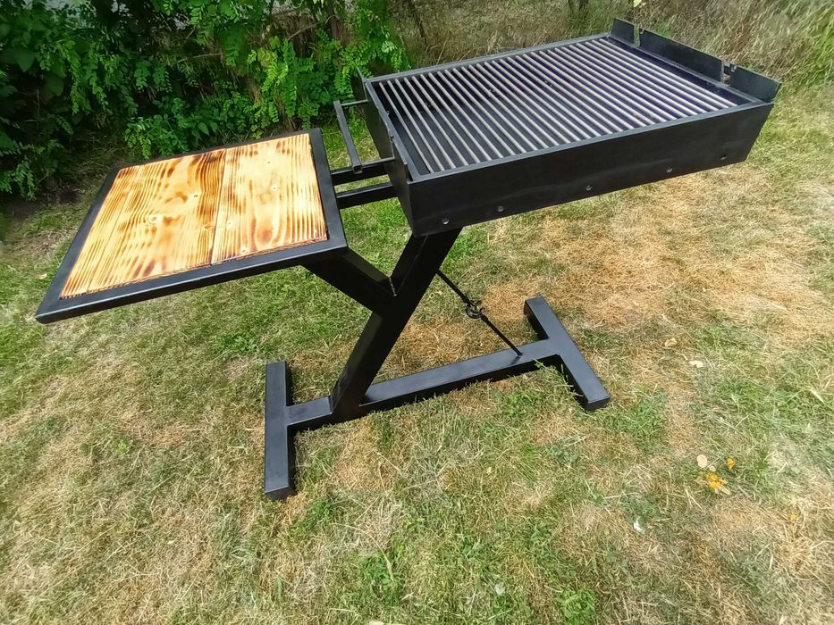 Vând gratar cu masă de lucru!