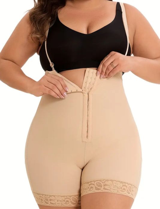 Стягащо дамско бельо