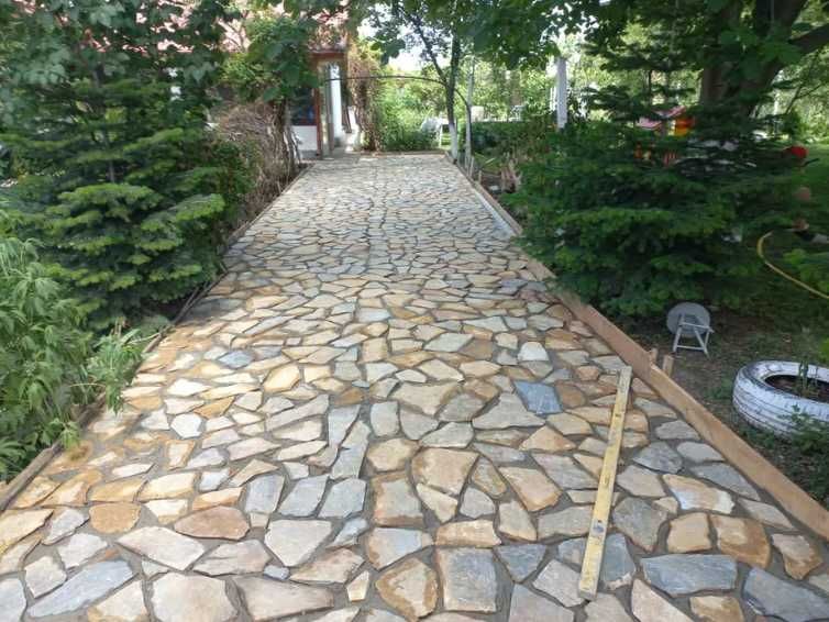 Piatră Naturală de Munte – Rezistență și Eleganță