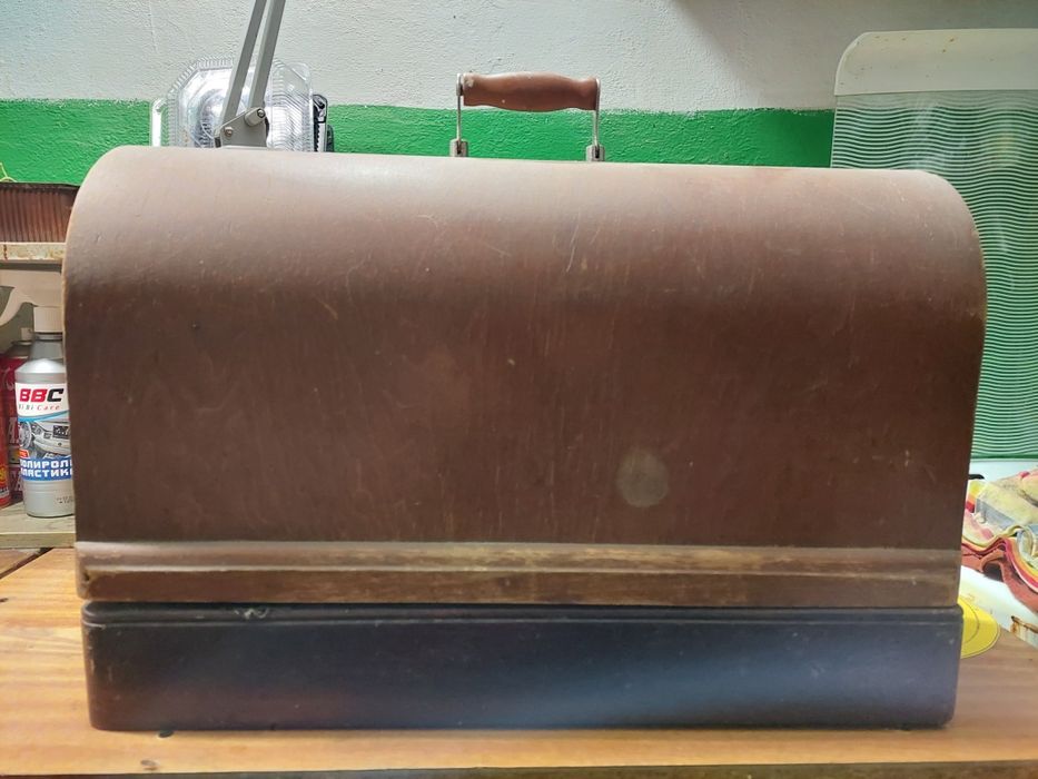 Продам швейную машинку