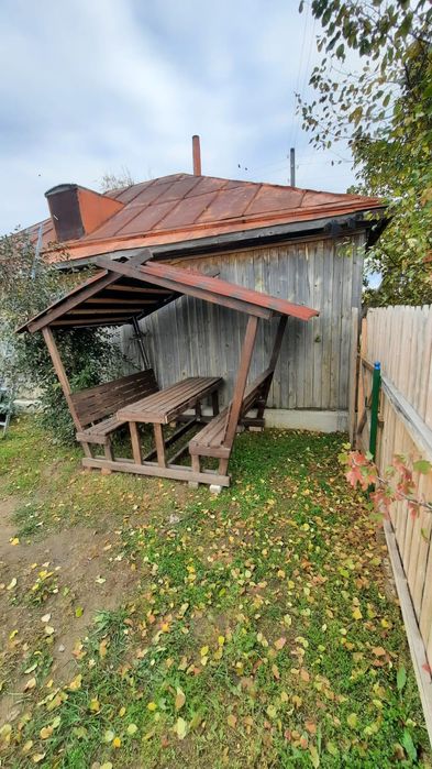 Беседка, удобная и красивая.