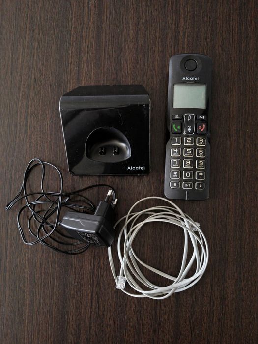 2 стационарных телефона