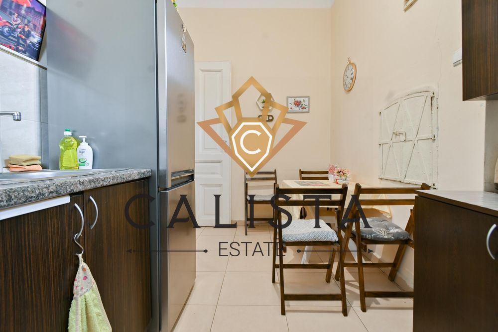 Дава се под наем Тристаен апартамент в София, Център - 110 кв.м за 800 € - Снимка #2