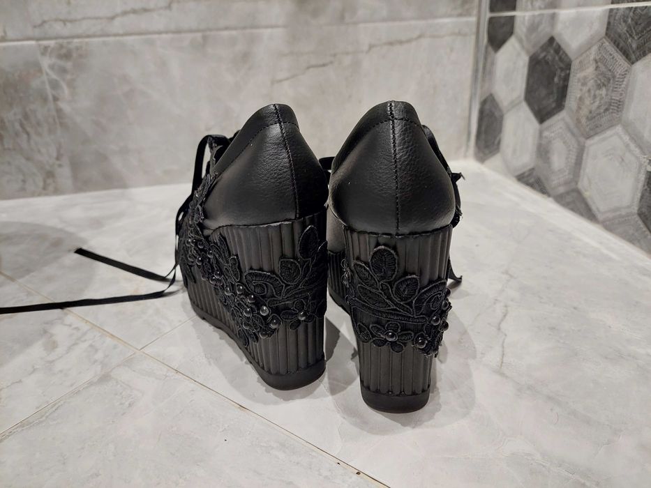 Дамски  обувки на платформа