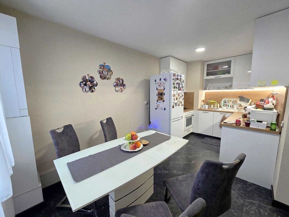 Тристаен апартамент с модерно обзавеждане за продажбва в Разлог