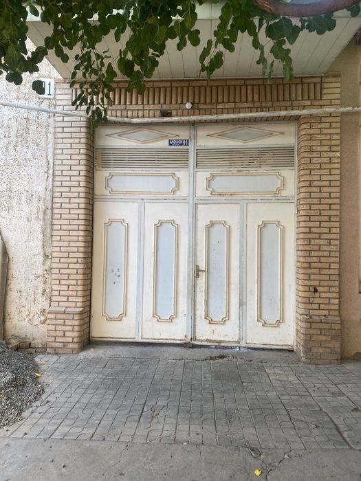 Дарвоза сотилади 300 га баланлиги 315