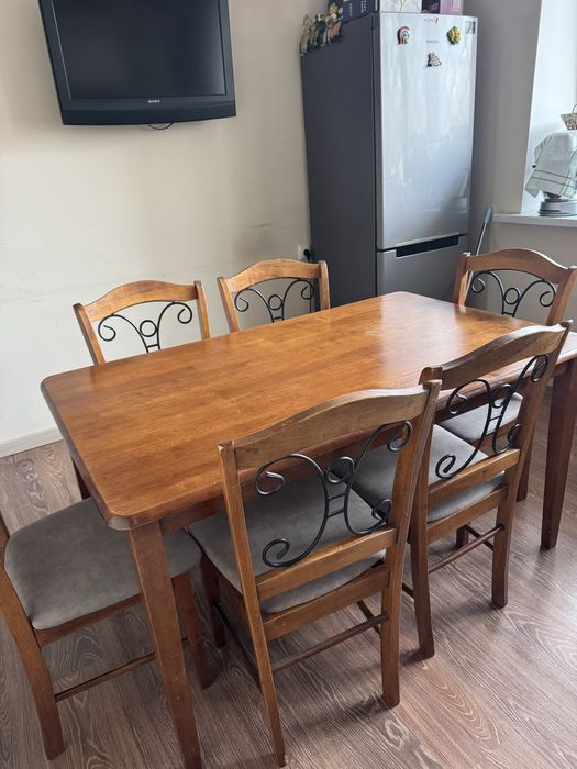 Продаётся обеденный стол со стульями (6 шт.) б/у