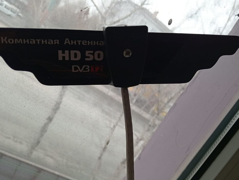 Продам телевизор с приставкой пультами