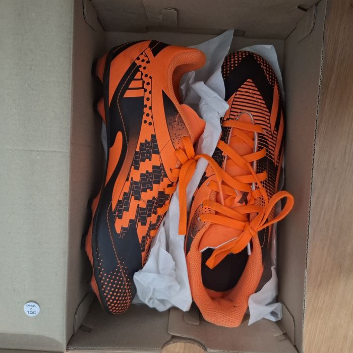 Спортни обувки. Различни