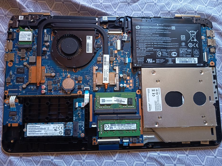 HP Pavilion 15" i7 2,7 Ghz 1,2 Tb Nvidia GeForce  940mx 4Gb