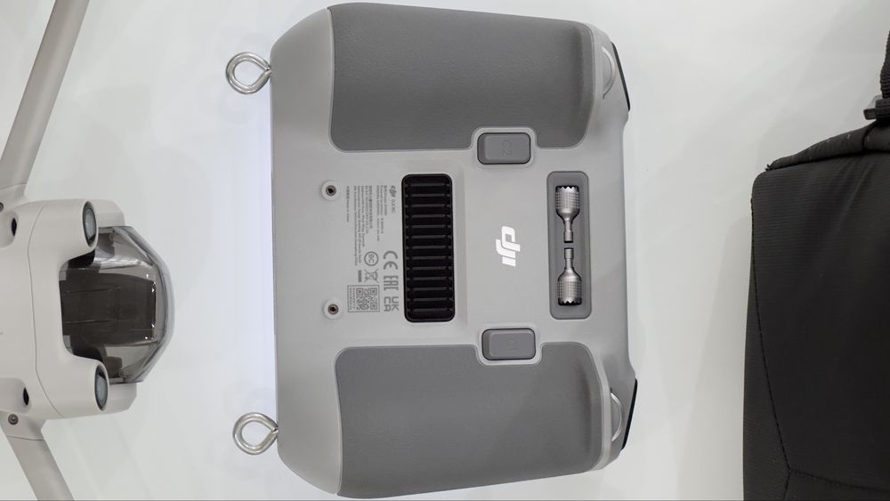 Vând dronă DJI Mini 3 Pro Fly More Combo impecabilă