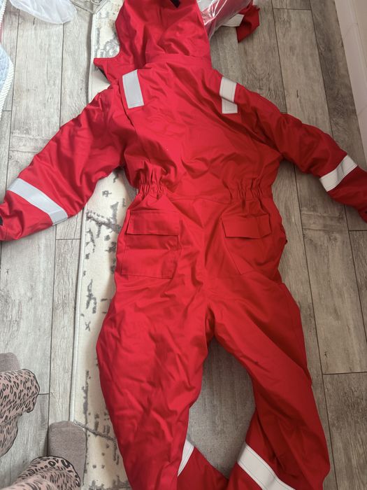 Продается спец комбинезон зимнии