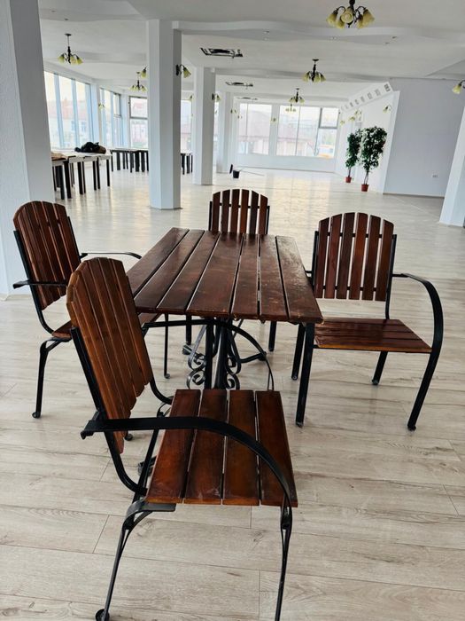 Masă  150 Ron bucata restaurant .Mese si scaune terasa 2000 ron setu .