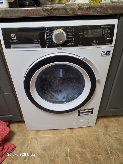 Продавам пералня със сушилня ELECTROLUX EWW1697BWD