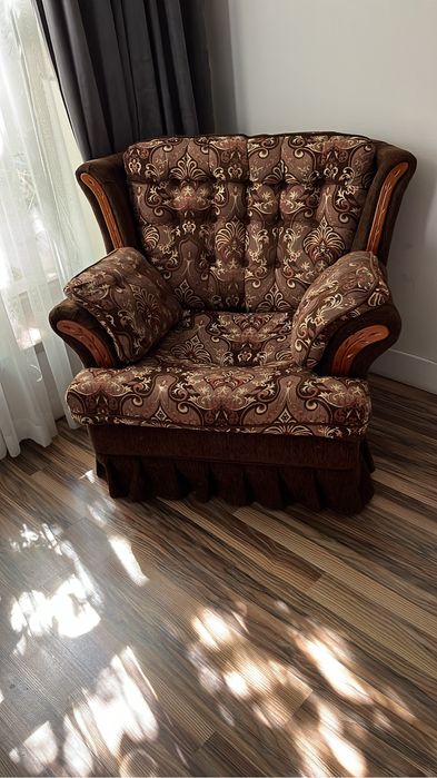 Диван с двумя креслами