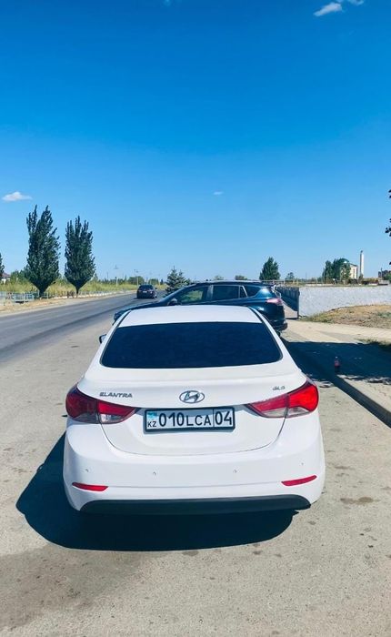 Продам Hyundai Elantra 2014• 1.6 AT