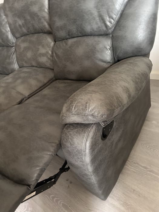 Canapea cu recliner