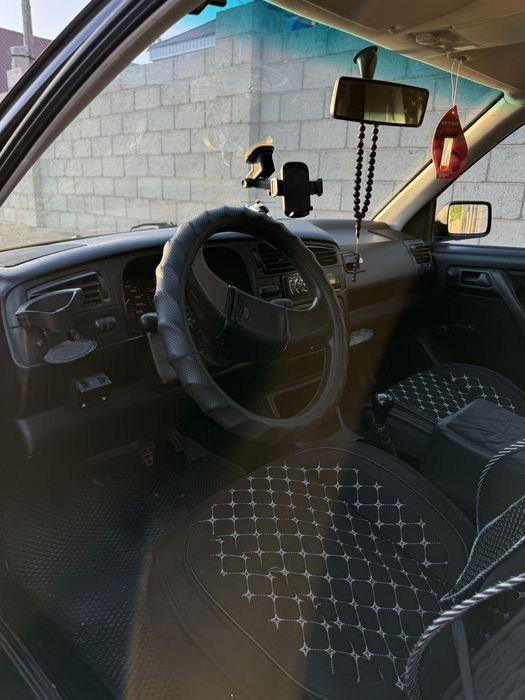 Volkswagen Golf 3,1993 газ-бензин