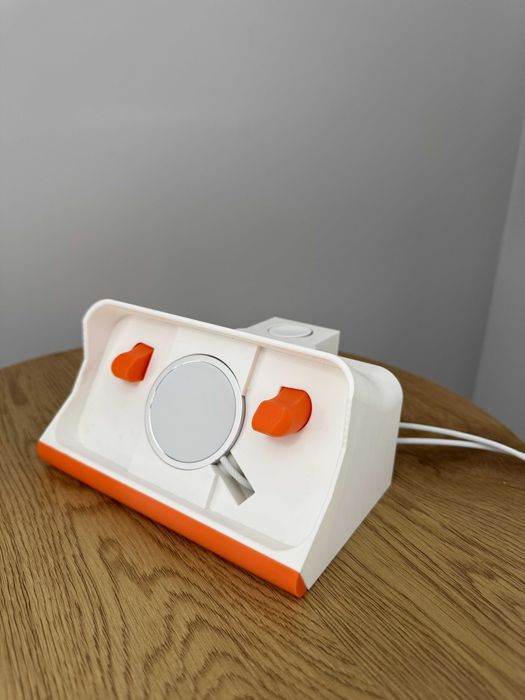 iPhone StandBy Стойка (12-17 Pro/Max) – 2-в-1 за iPhone, Apple Watch & AirPods
