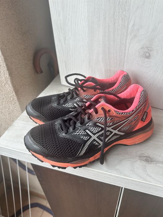 Asics Columbus  18