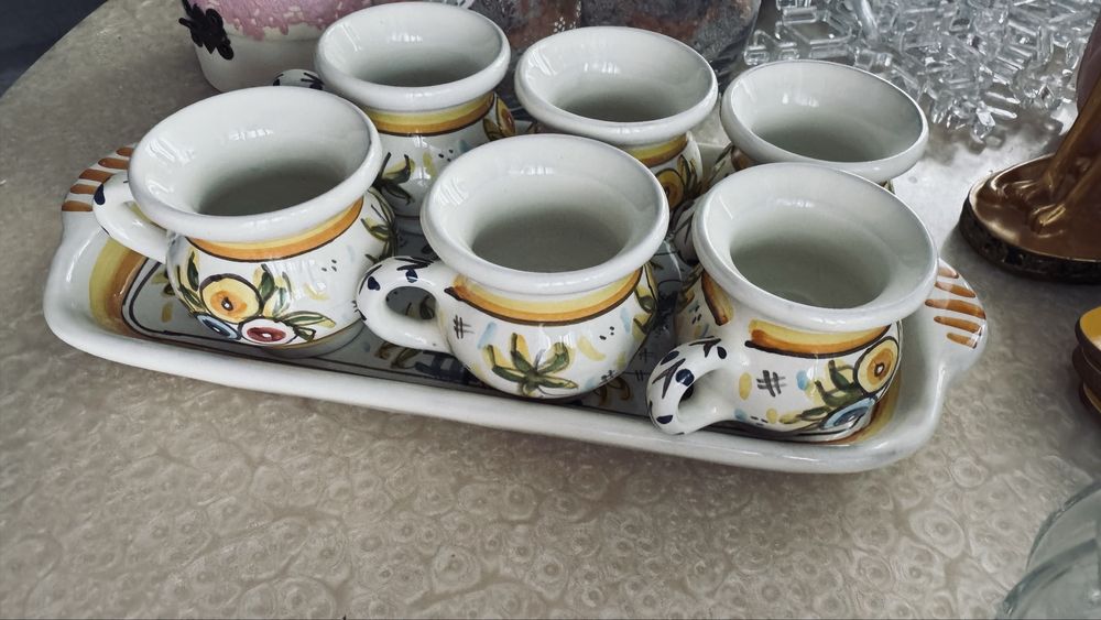 Canite din ceramica cu motiv traditional