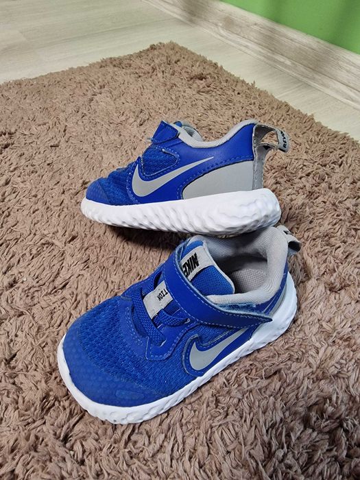 Детски маратонки за момче NIKE Revolution, 22 номер