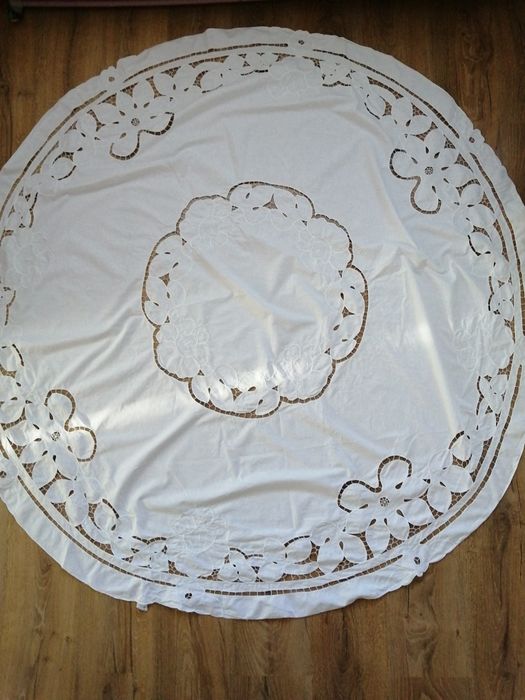 Покривка за кръгла маса