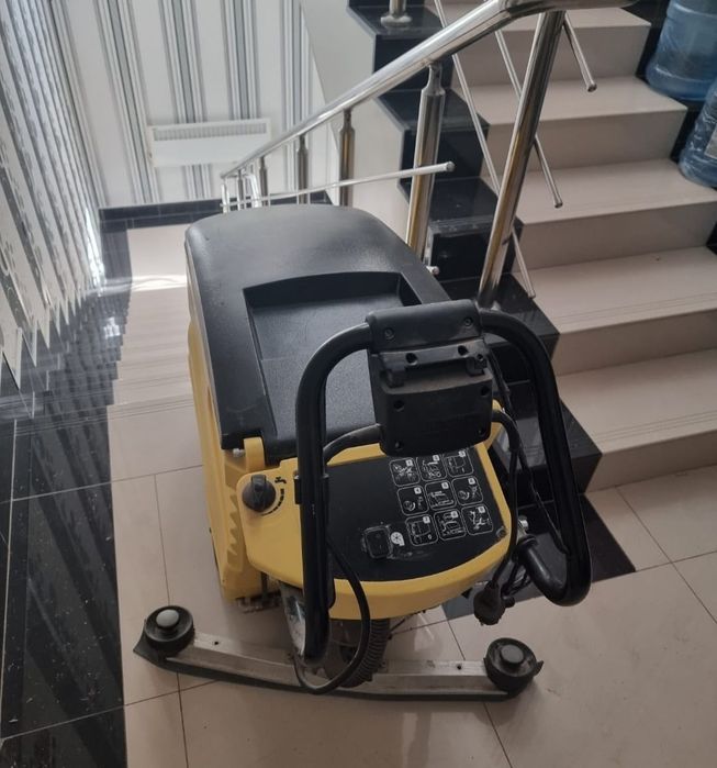 Продам поломоечное машинка karcher BD 530