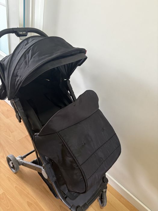 Продам коляску черную