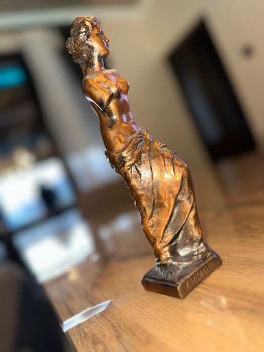 Автентична статуя на Афродита от бронз