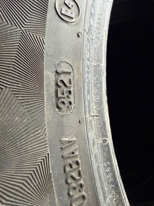 Летни гуми 235/45/18