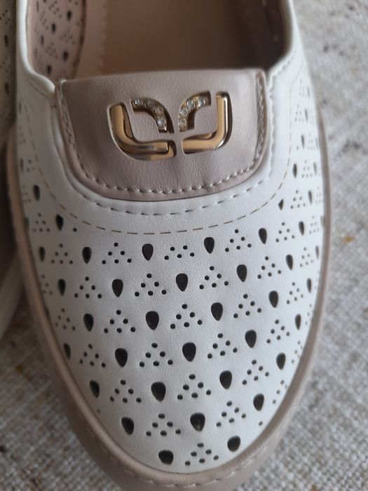 Нови елегантни обувки 38н