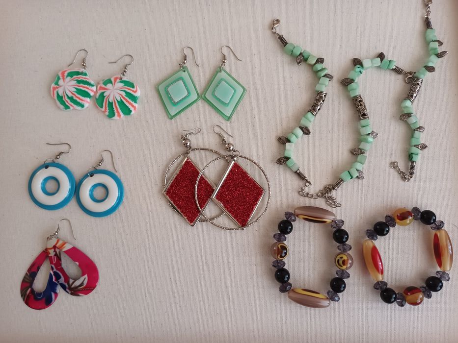 НОВИ  обеци, гривни и колиета 2.5 евро за брой, Спиди/лично предаване