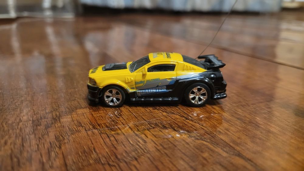 Masina cu telecomanda 1/64 Ford Mustang GT 2006