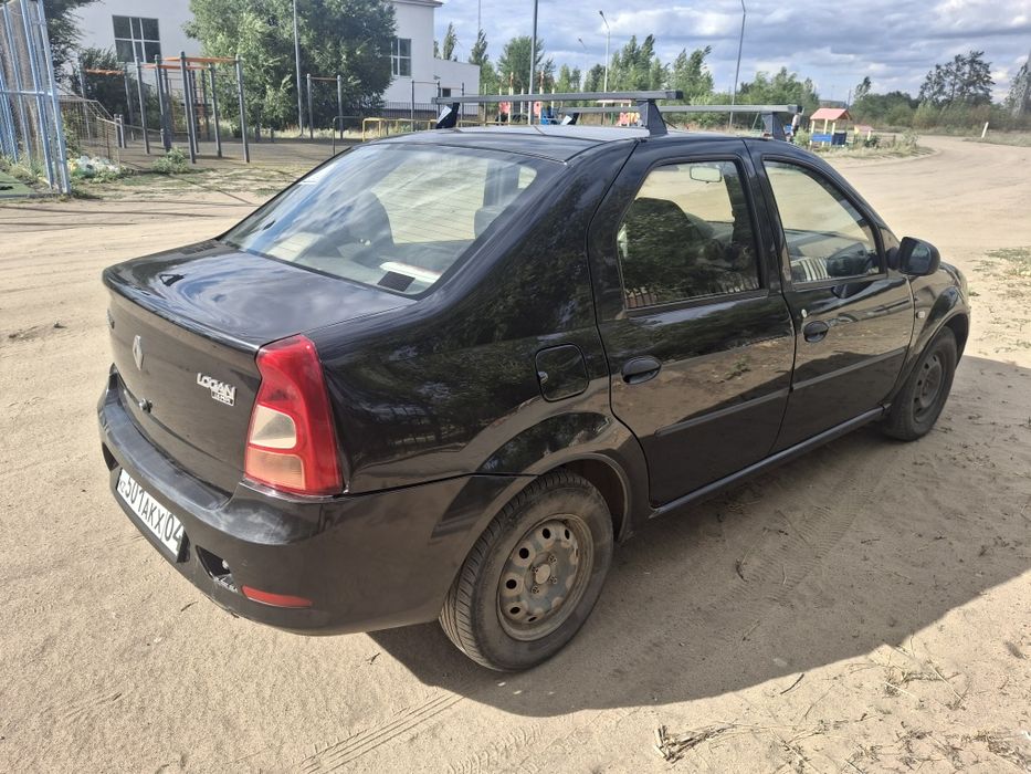 Продам рено логан 2012г об1.6 8кл