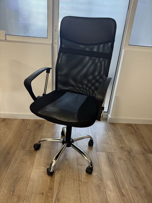 Vand scaune directorale 120 lei/ buc